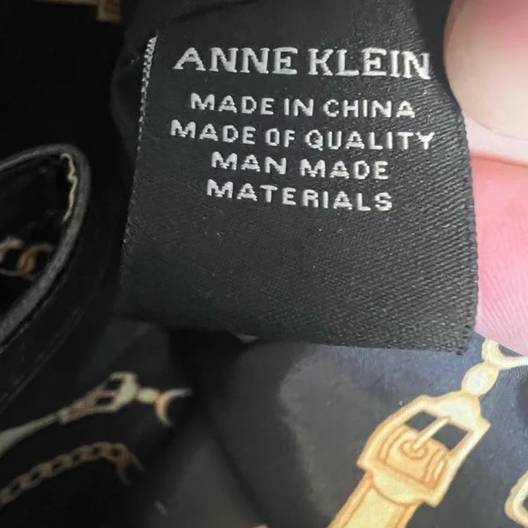 Anne Klein Elegant Black Quilted Handbag - Picture 12 of 16